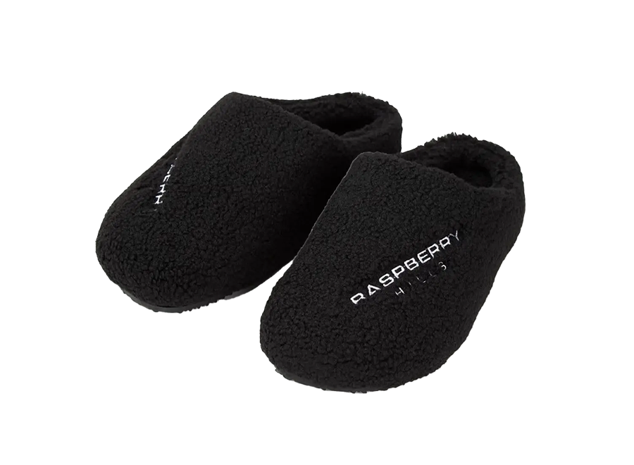 The GV Gallery Stacy From The Woods Fleece Slippers Black
