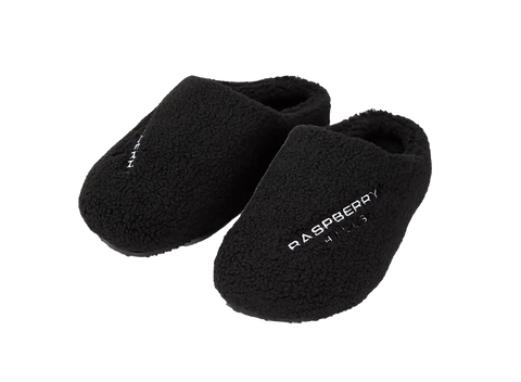 The GV Gallery Stacy From The Woods Fleece Slippers Black