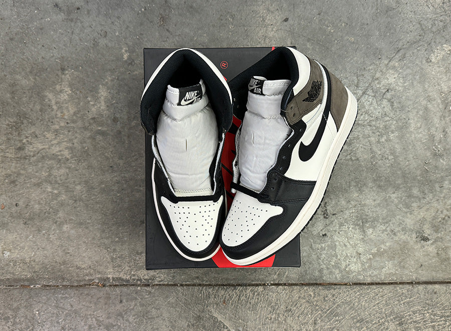 Jordan 1 High Mocha Size 9 (NEW)