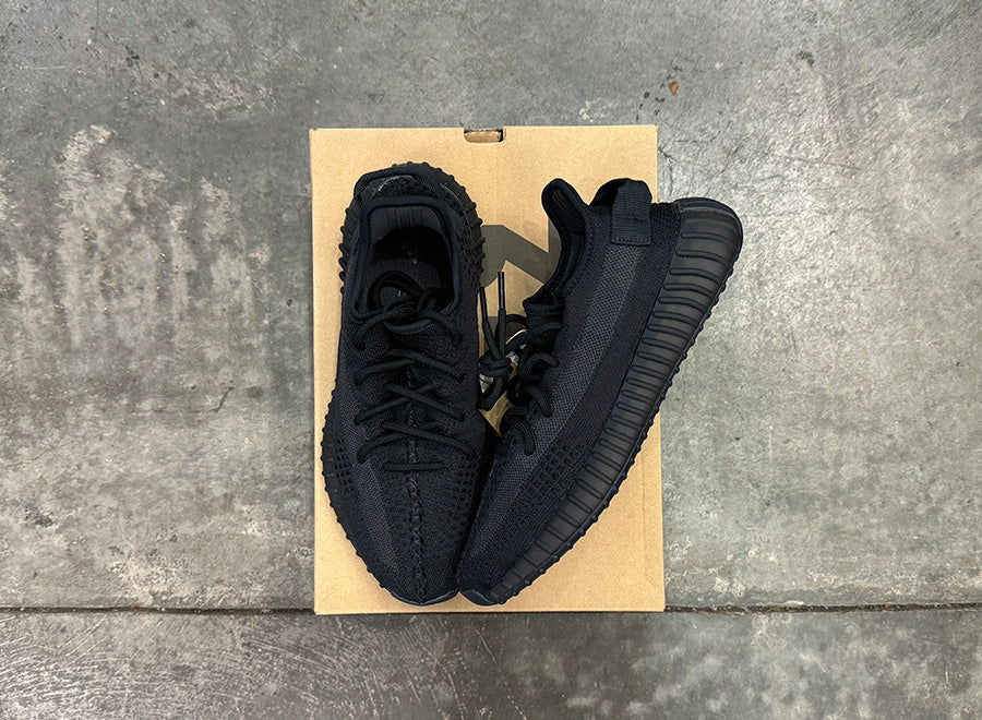 Yeezy 350 Onyx Size 9 (NEW)