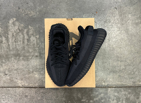 Yeezy 350 Onyx Size 9 (NEW)